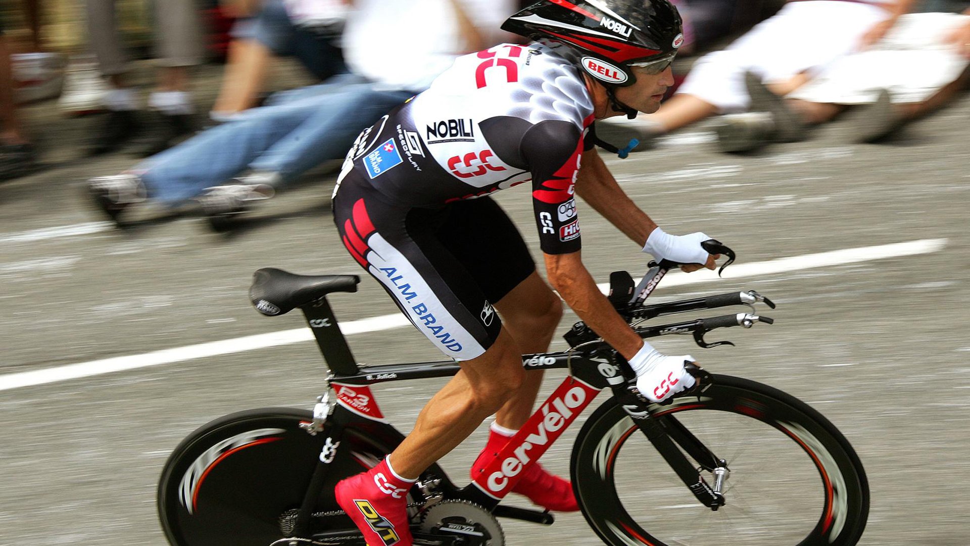 NBA夏季联赛杨瀚森场均数据抢眼吸粉无数，杨瀚森身高
