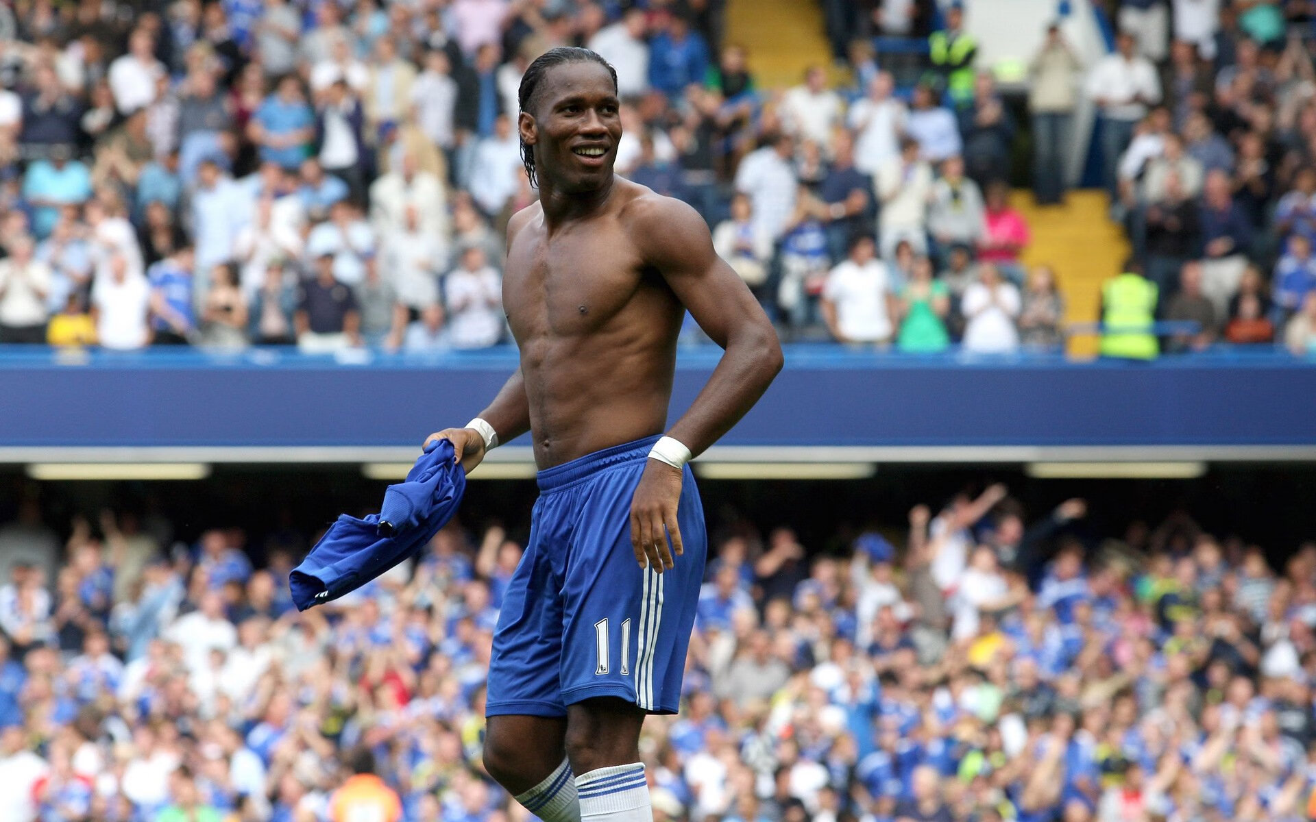 地方球队文化建设深入球员自发组织社区公益篮球赛，篮球公益活动宣传